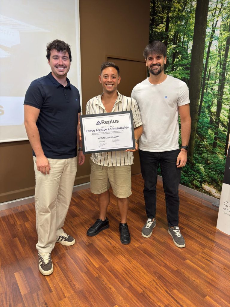 Entrega de diplomas del curso de formación profesional Replus